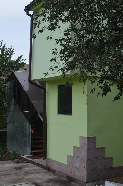 Cottages On Gdantsevskaya Street クルィヴィーイ・リーフ エクステリア 写真